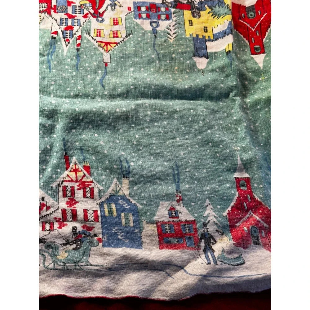 Vintage Mid Century Christmas Village Table Runner Oval Scalloped Edge 46x19
